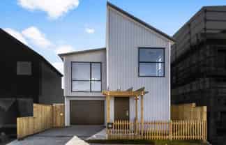 12 Kiokio Street, Long Bay
