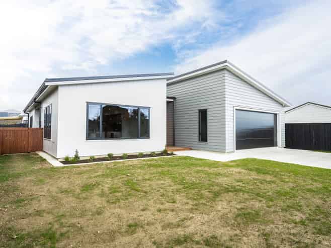 158 Bartholomew Road, Levin