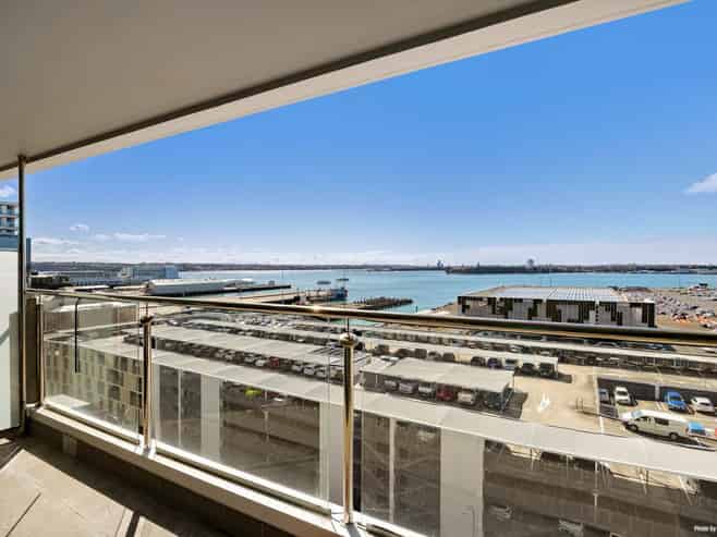 1102/18 Beach Road, Auckland Central