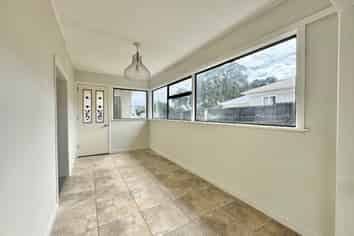 15 James Road, Manurewa