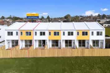 4/9 Coral Crescent, Panmure