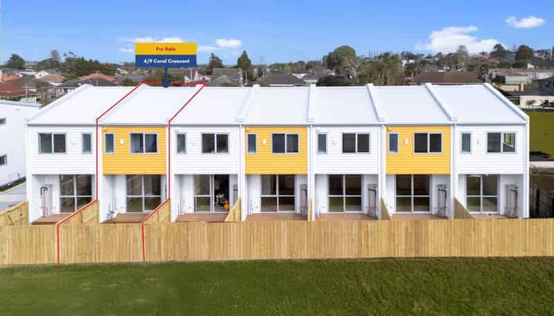 4/9 Coral Crescent, Panmure