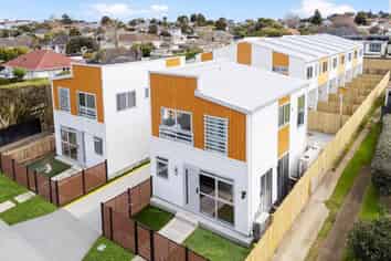 4/9 Coral Crescent, Panmure