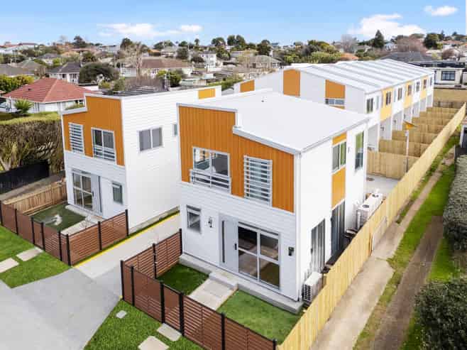 6/9 Coral Crescent, Panmure