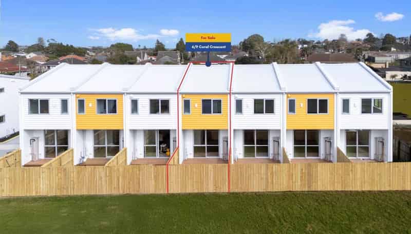 6/9 Coral Crescent, Panmure