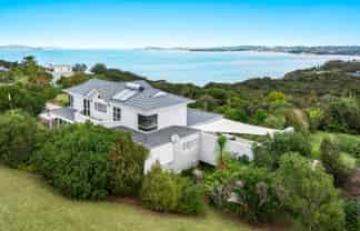 6 Puriri Place, Sandspit