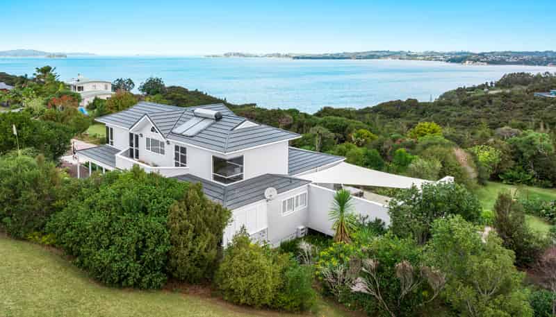 6 Puriri Place, Sandspit