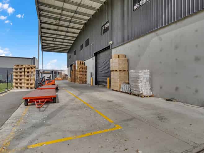 Manufacturing fit-out or high-stud warehousing