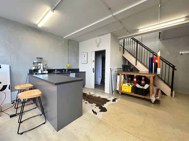 RARE VACANCY - WAREHOUSE / SHOWROOM WITH POWER
