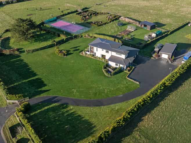 1 Hayfield Terrace, Cust