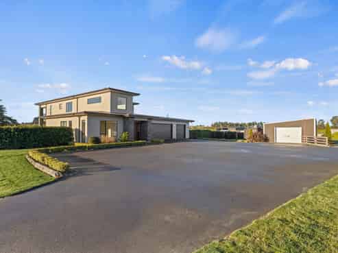 1 Hayfield Terrace, Cust