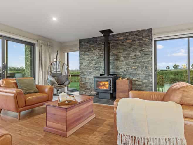 1 Hayfield Terrace, Cust