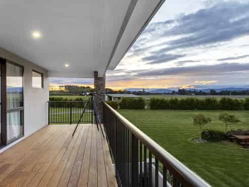 1 Hayfield Terrace, Cust