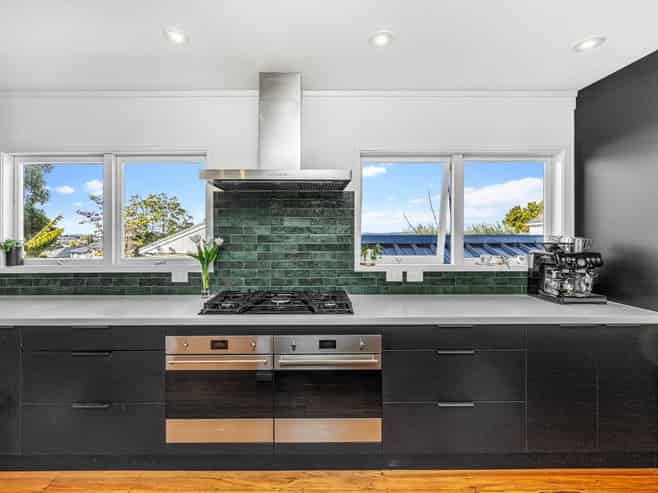 35 Strong Street, Saint Johns