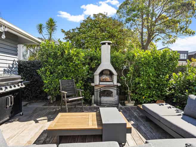 35 Strong Street, Saint Johns