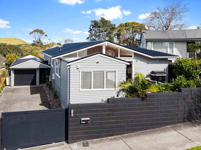 35 Strong Street, Saint Johns