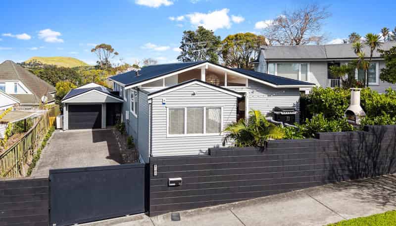 35 Strong Street, Saint Johns