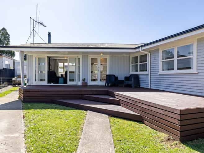 21 MacDonald Road, Glenview