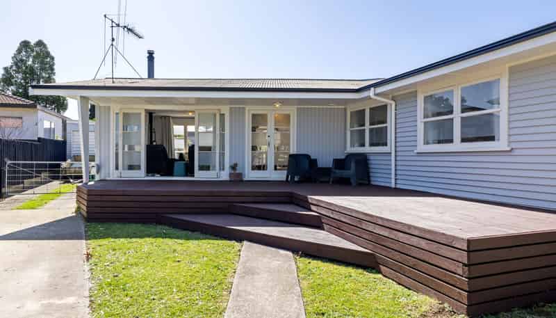 21 MacDonald Road, Glenview