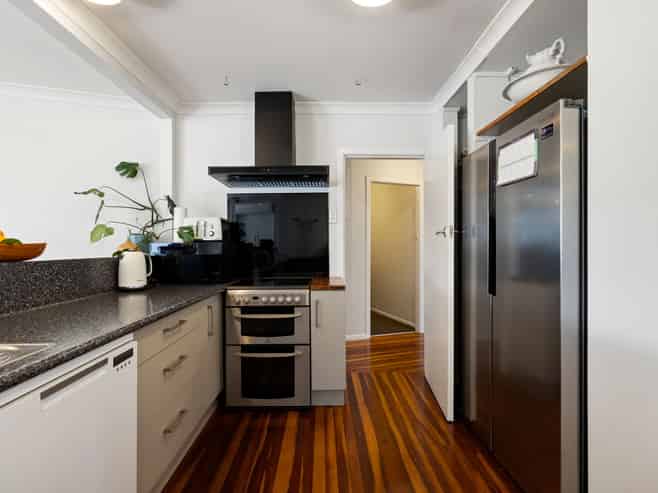 21 MacDonald Road, Glenview