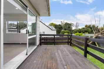 2/42 Moncrieff Avenue, Clendon Park