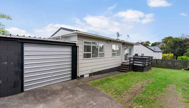 2/42 Moncrieff Avenue, Clendon Park