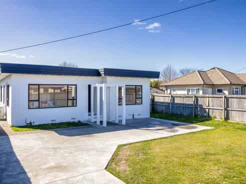 86 Racecourse Road, Sockburn