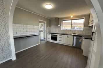 40 Tuhikaramea Road, Dinsdale