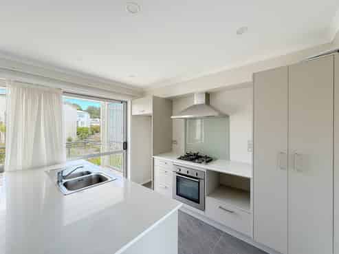 7 Panakenake Way , Flat Bush