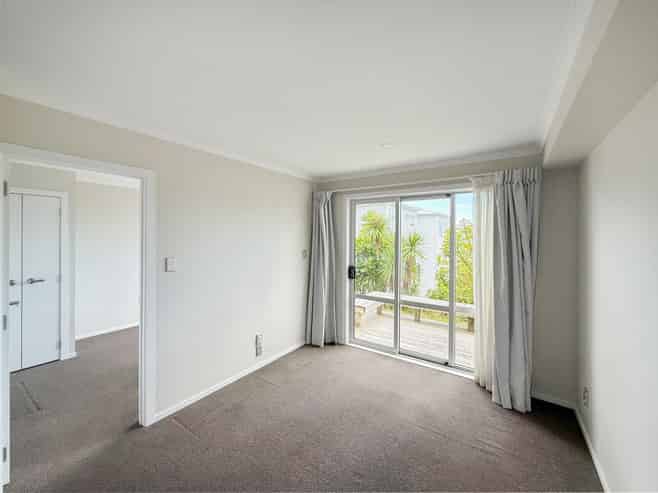 7 Panakenake Way , Flat Bush