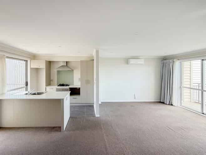 7 Panakenake Way , Flat Bush