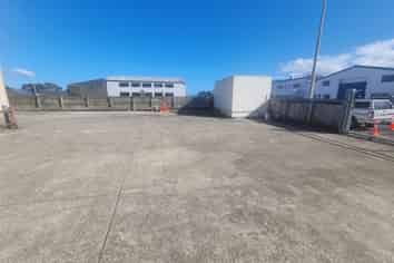 Chiller & Storage Facility with Yard