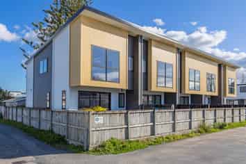 7/21 Peachgrove Road, Te Atatu Peninsula