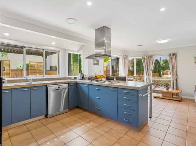 138 Milne Drive, Paraparaumu