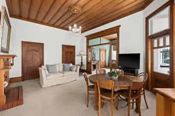 2 Lambton Road, Hospital Hill