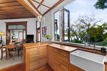2 Lambton Road, Hospital Hill