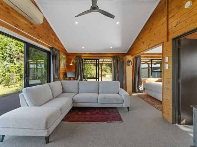 18 Whakaroa Road, Kinloch