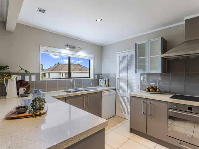 2/4 Melanesia Road, Kohimarama