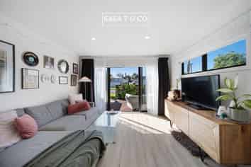 2/16 Putini Road, Mangere Bridge