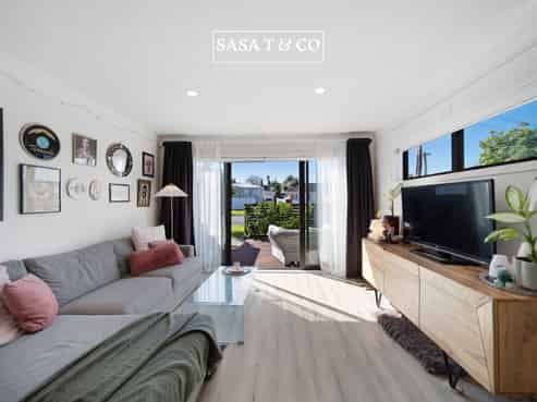 2/16 Putini Road, Mangere Bridge