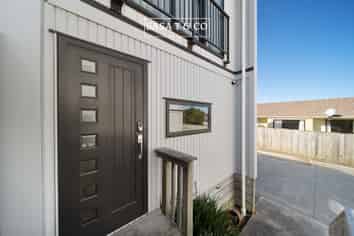 2/16 Putini Road, Mangere Bridge