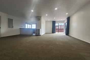 12 Larkspur Court, The Gardens