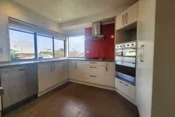 12 Larkspur Court, The Gardens