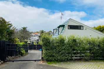 2/70 Tautari Street, Orakei