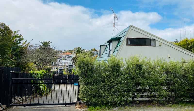 2/70 Tautari Street, Orakei