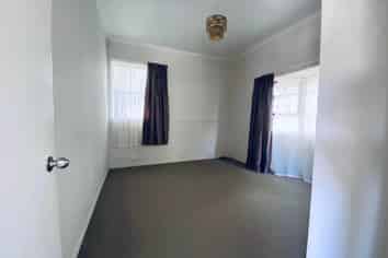 2/70 Tautari Street, Orakei