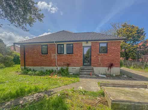 32 Larsen Street, Otara