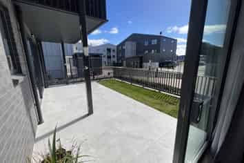 2/8 Glidepath Road, Hobsonville