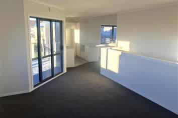 1/8 Coates Street, Hamilton East