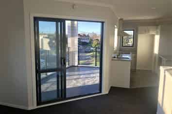 1/8 Coates Street, Hamilton East